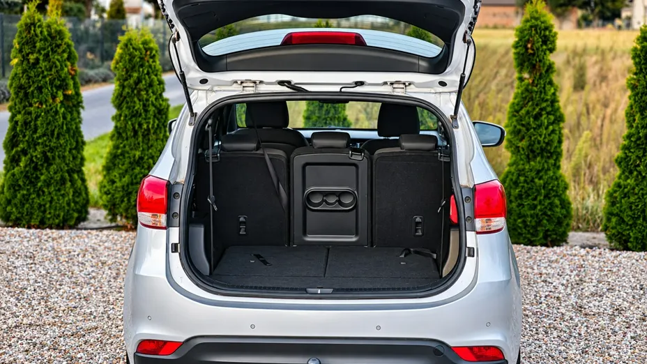 KIA Carens -