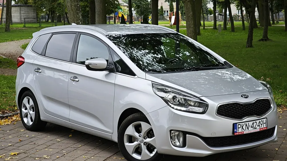 KIA Carens -