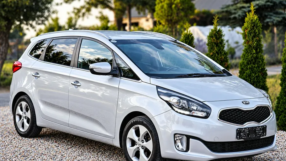 KIA Carens -