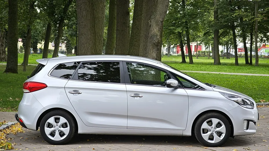KIA Carens -