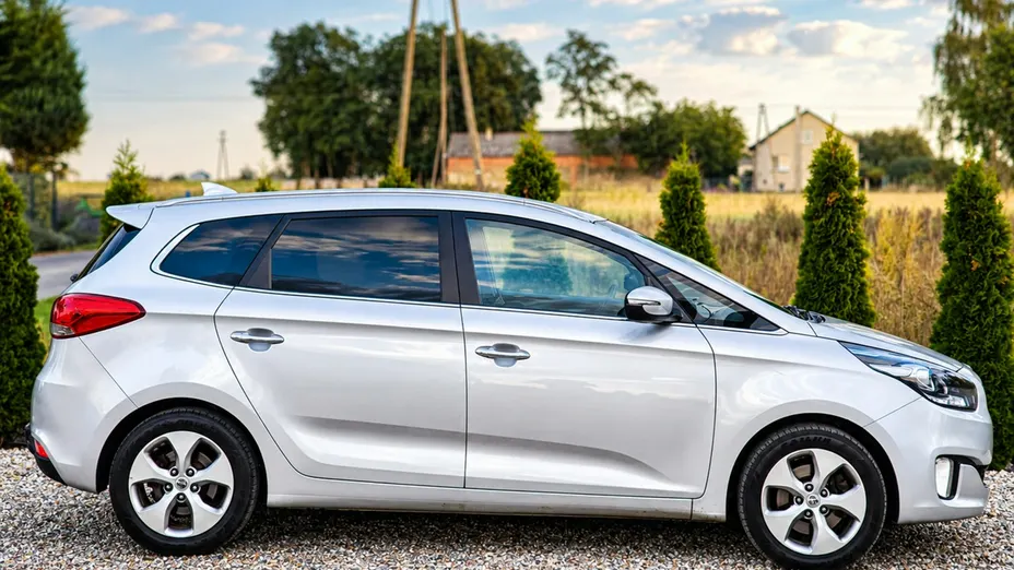 KIA Carens -