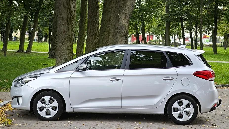 KIA Carens -