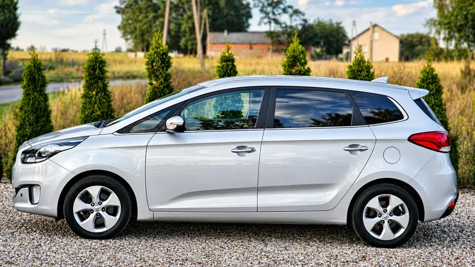 KIA Carens -