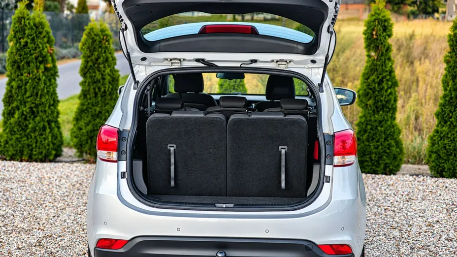 KIA Carens -