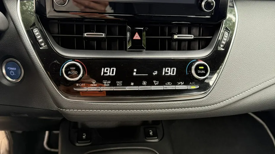TOYOTA Corolla -