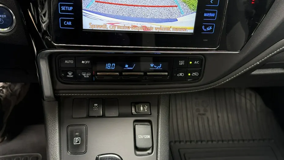 TOYOTA Auris -
