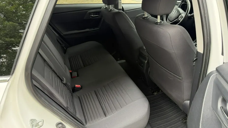 TOYOTA Auris -