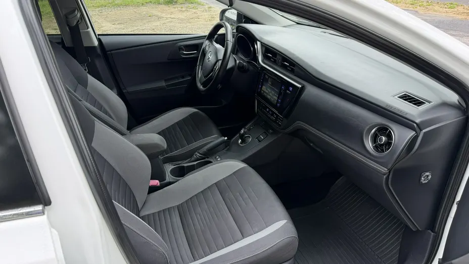 TOYOTA Auris -