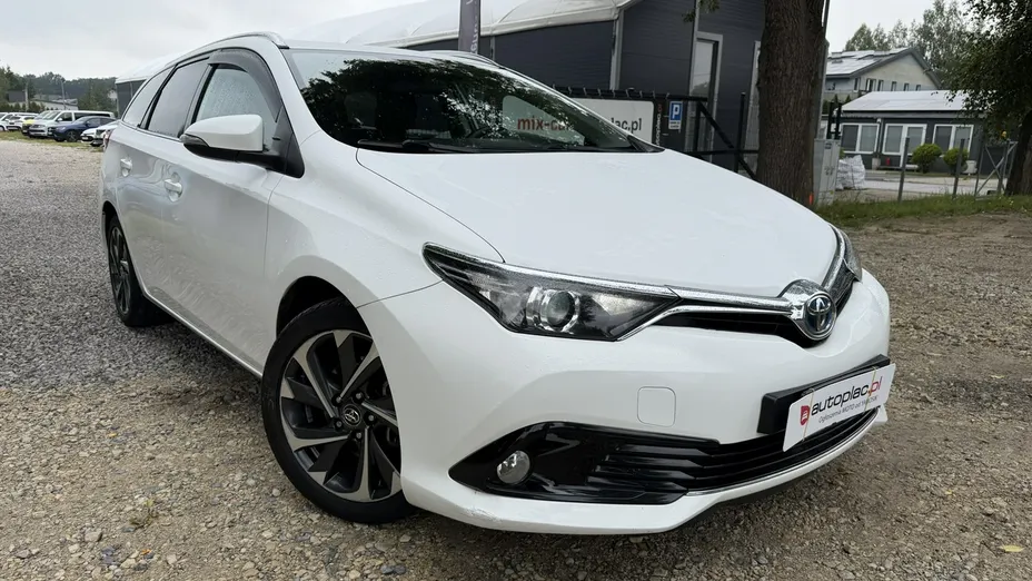 TOYOTA Auris -