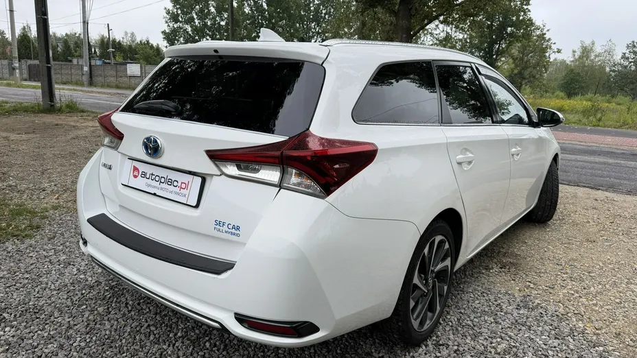 TOYOTA Auris -