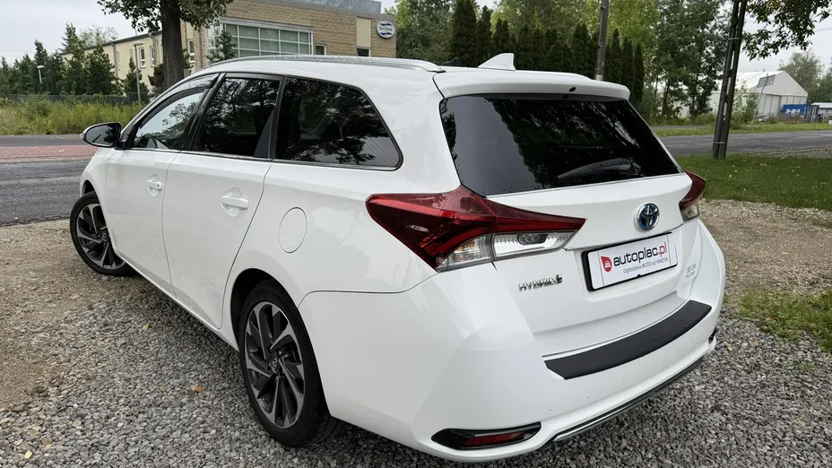 TOYOTA Auris -