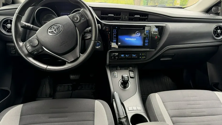 TOYOTA Auris -