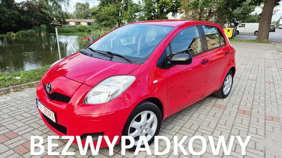 TOYOTA Yaris -