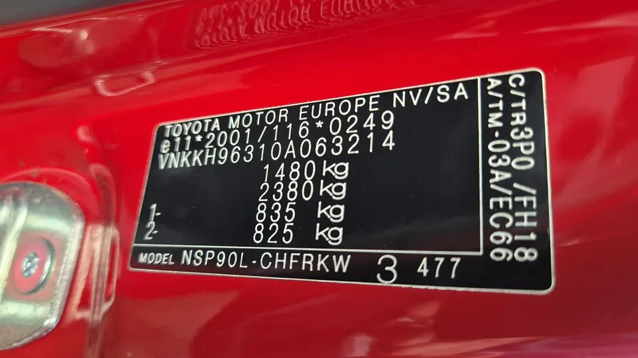 TOYOTA Yaris -