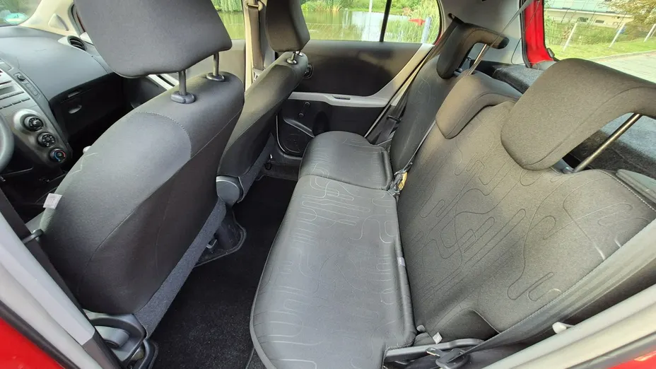 TOYOTA Yaris -