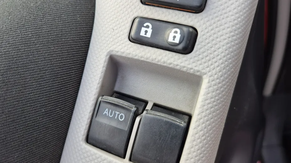 TOYOTA Yaris -