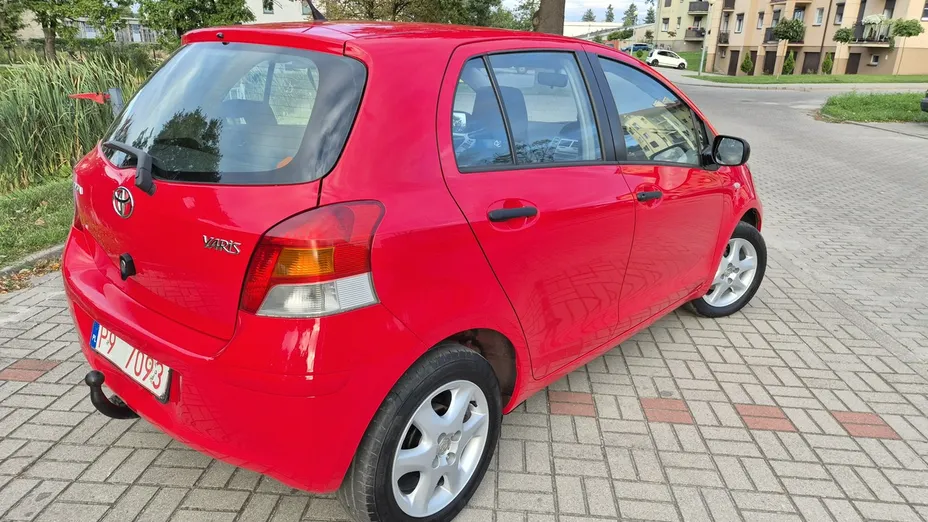 TOYOTA Yaris -