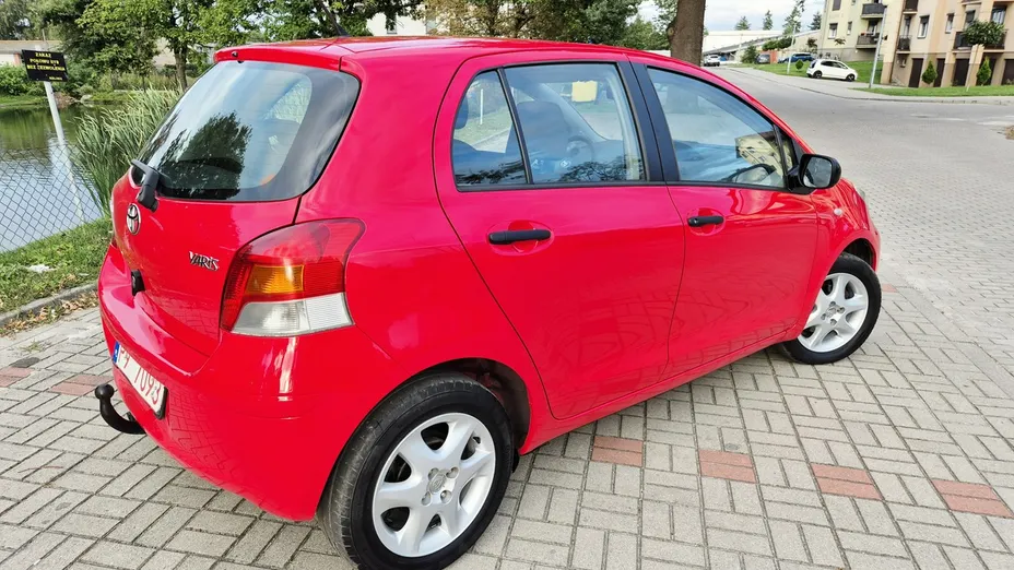 TOYOTA Yaris -
