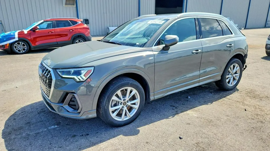 AUDI Q3 -