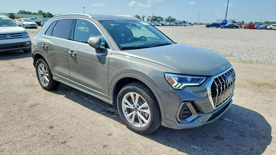 AUDI Q3 -