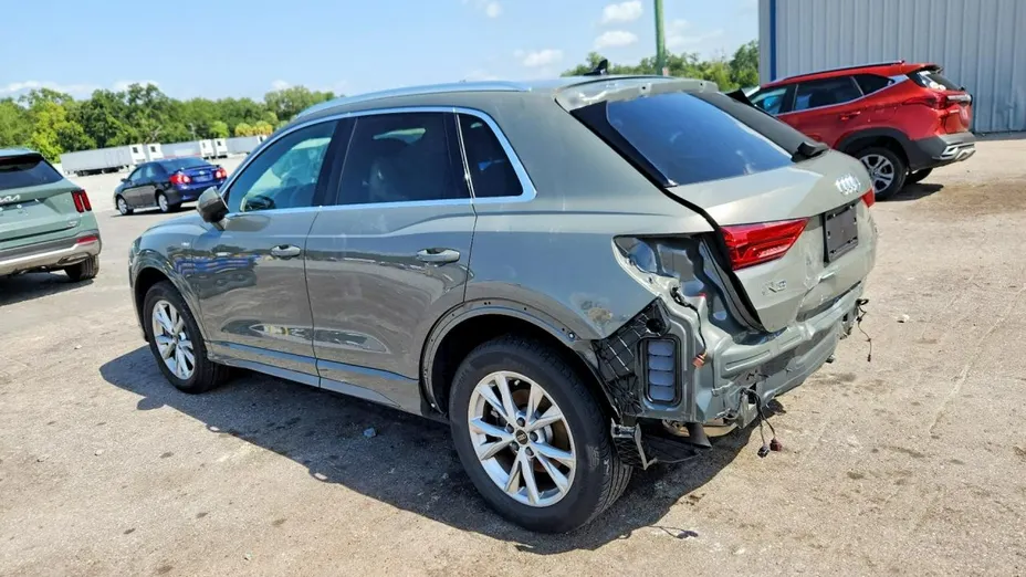 AUDI Q3 -