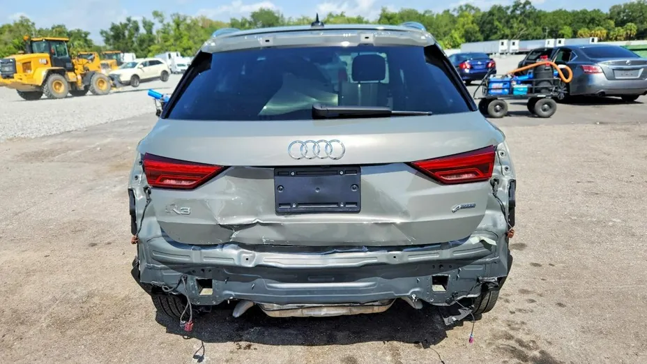 AUDI Q3 -