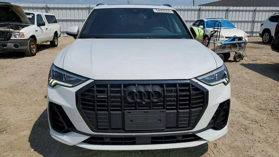 AUDI Q3 -