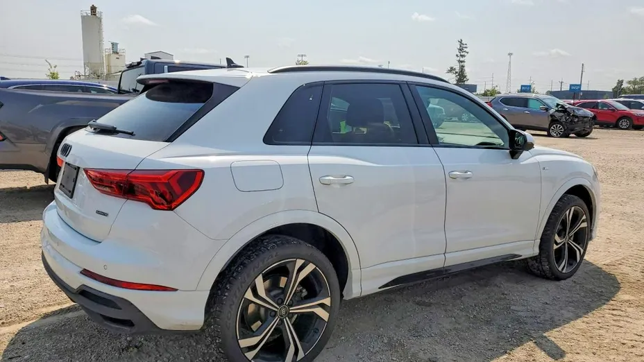 AUDI Q3 -