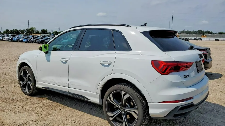 AUDI Q3 -