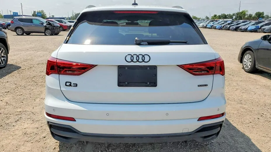 AUDI Q3 -