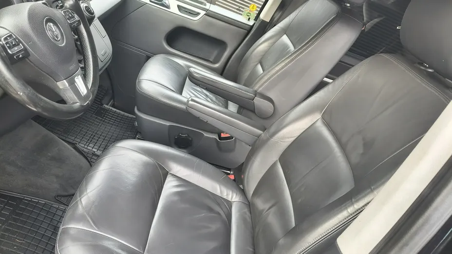 VOLKSWAGEN Multivan -