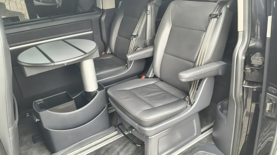VOLKSWAGEN Multivan -