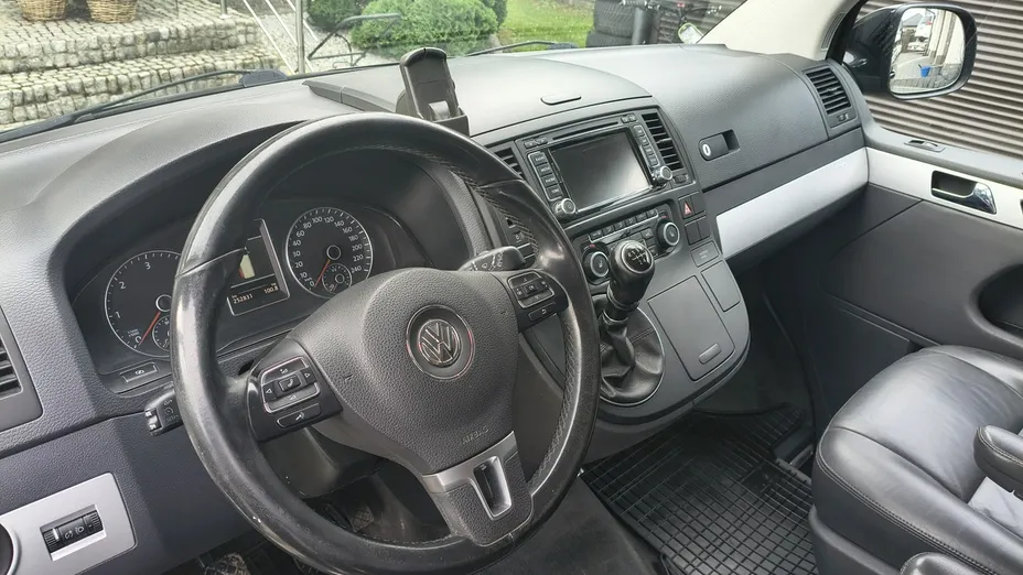 VOLKSWAGEN Multivan -
