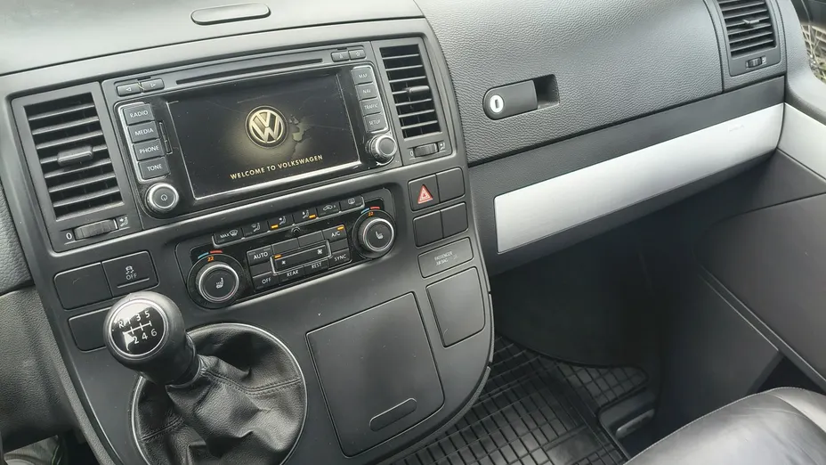 VOLKSWAGEN Multivan -