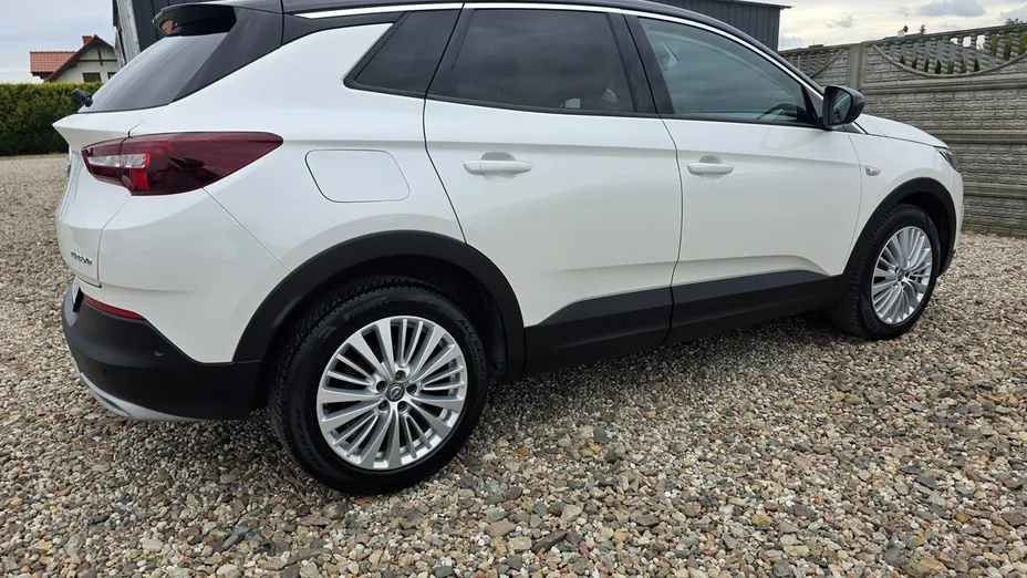 OPEL Grandland X -