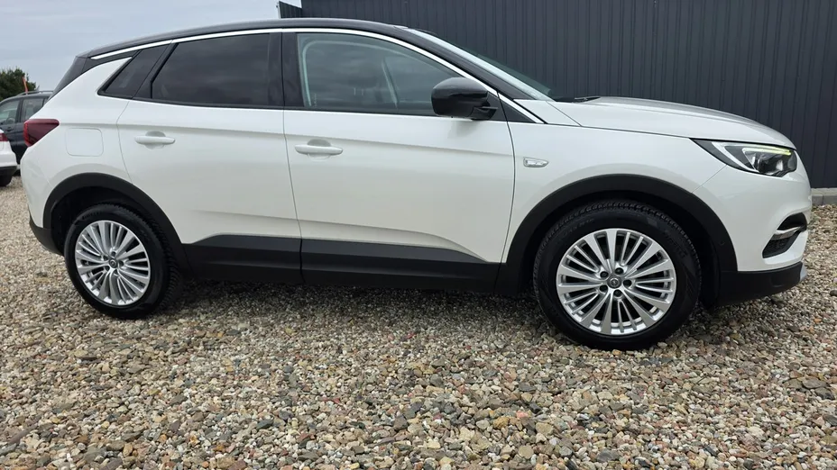 OPEL Grandland X -