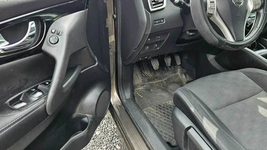 NISSAN Qashqai -