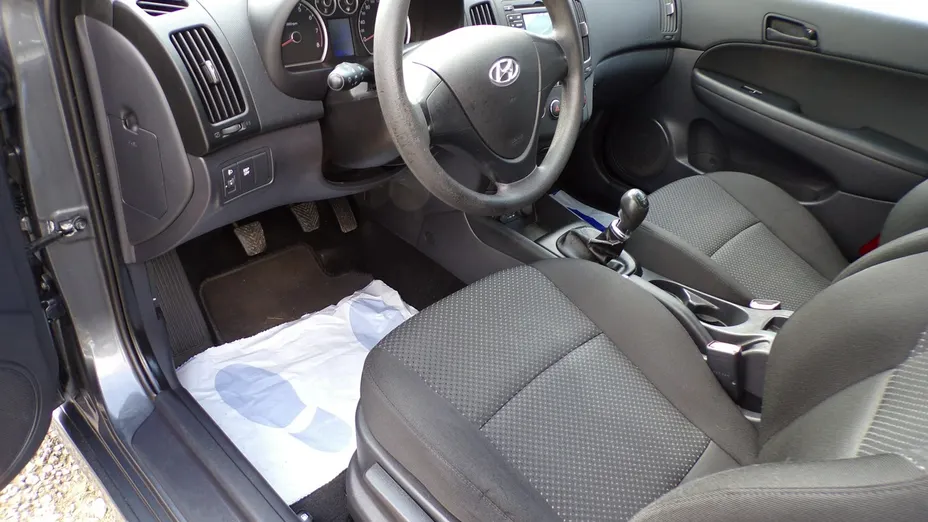HYUNDAI i30 -