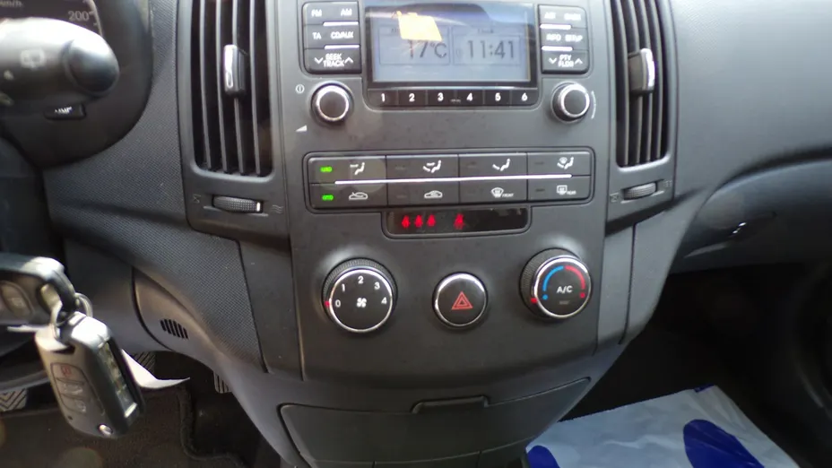 HYUNDAI i30 -