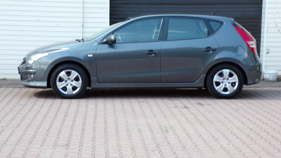 HYUNDAI i30 -