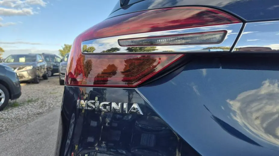 OPEL Insignia -
