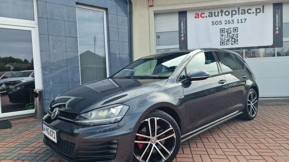 VOLKSWAGEN Golf -