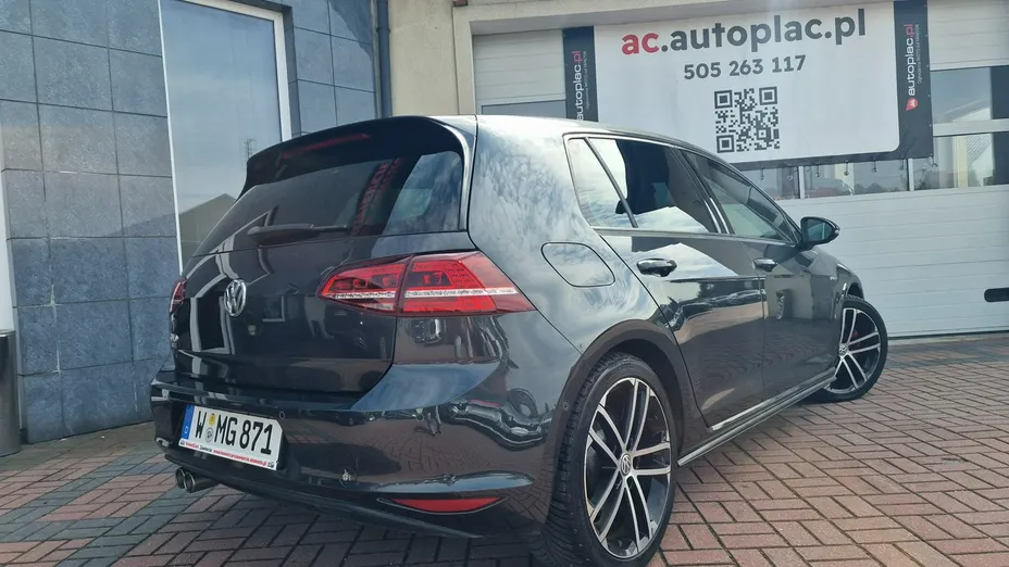 VOLKSWAGEN Golf -