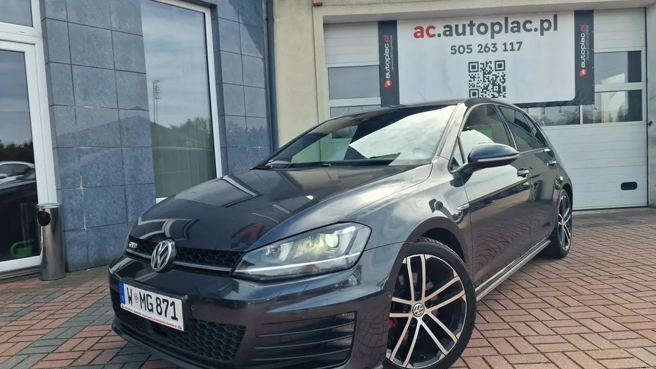 VOLKSWAGEN Golf -