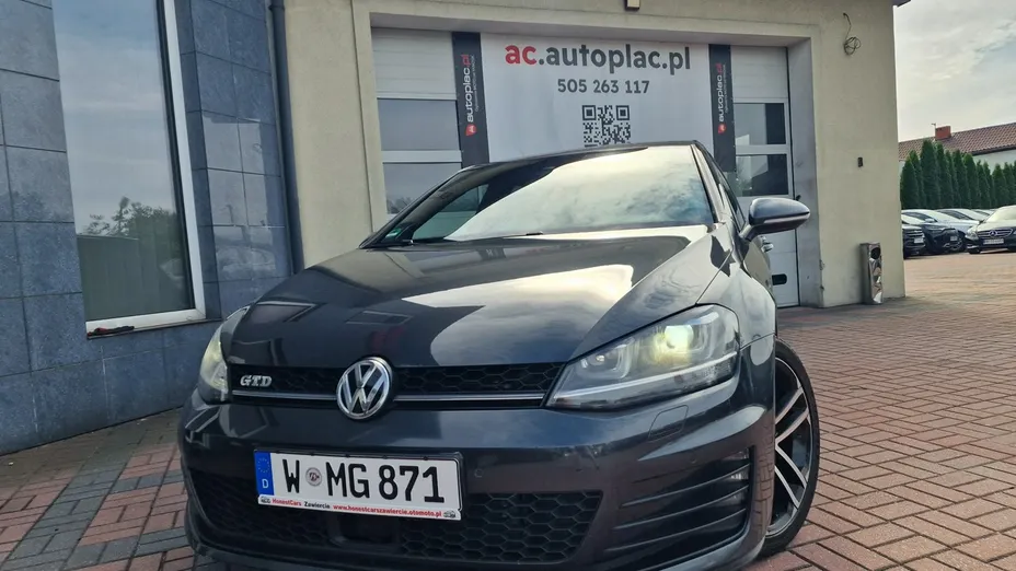 VOLKSWAGEN Golf -