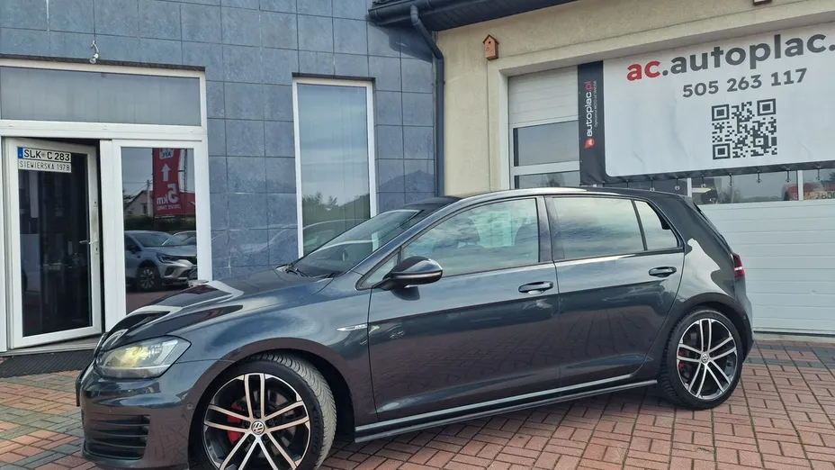 VOLKSWAGEN Golf -