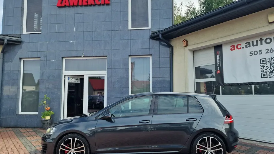 VOLKSWAGEN Golf -