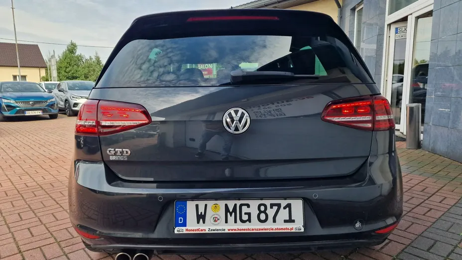 VOLKSWAGEN Golf -