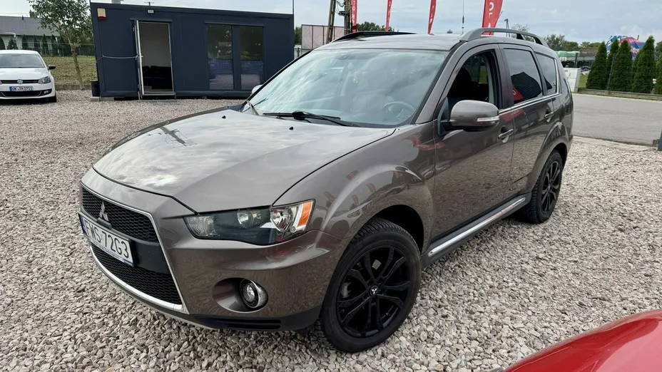 MITSUBISHI Outlander -