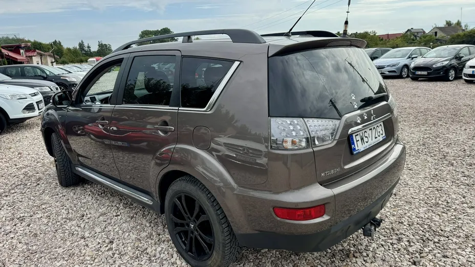 MITSUBISHI Outlander -